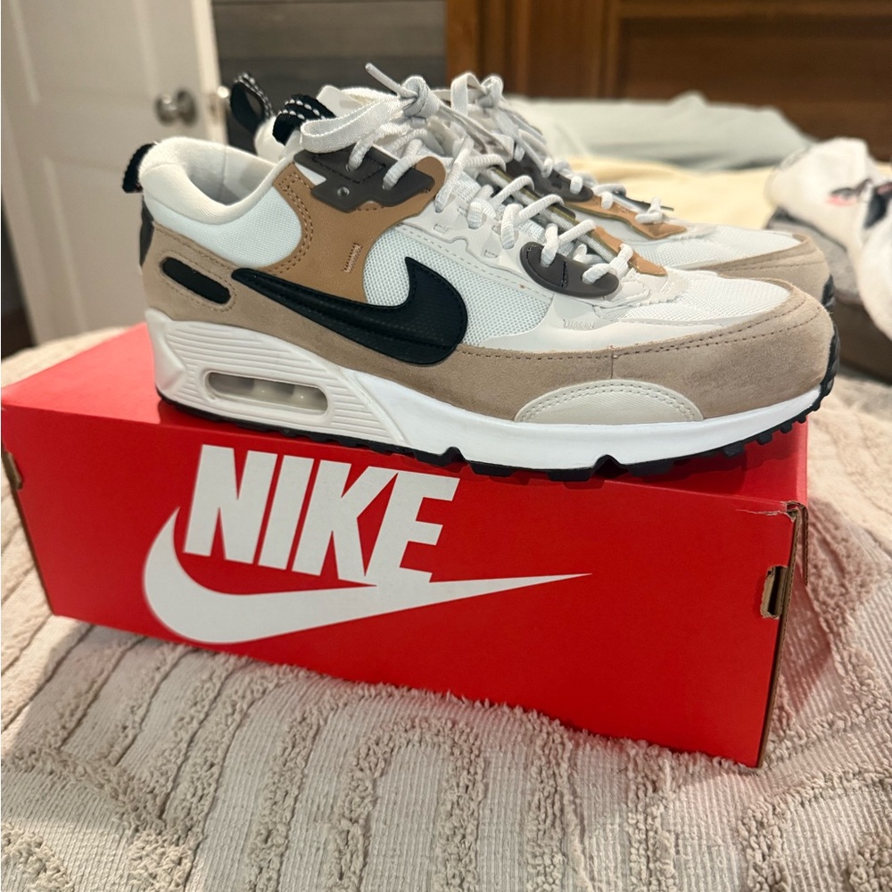W Air Max 90 Futura Women’s Sz 8.5
PHANTOM/BLACK-HEMP-SANDDRIFT